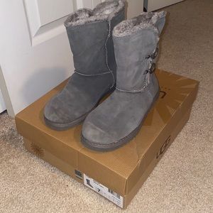 Grey boots with buttons